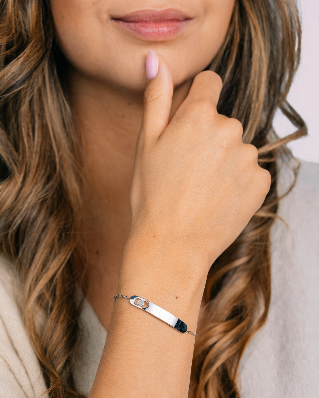 Bracelet and earrings with white selenite stone
