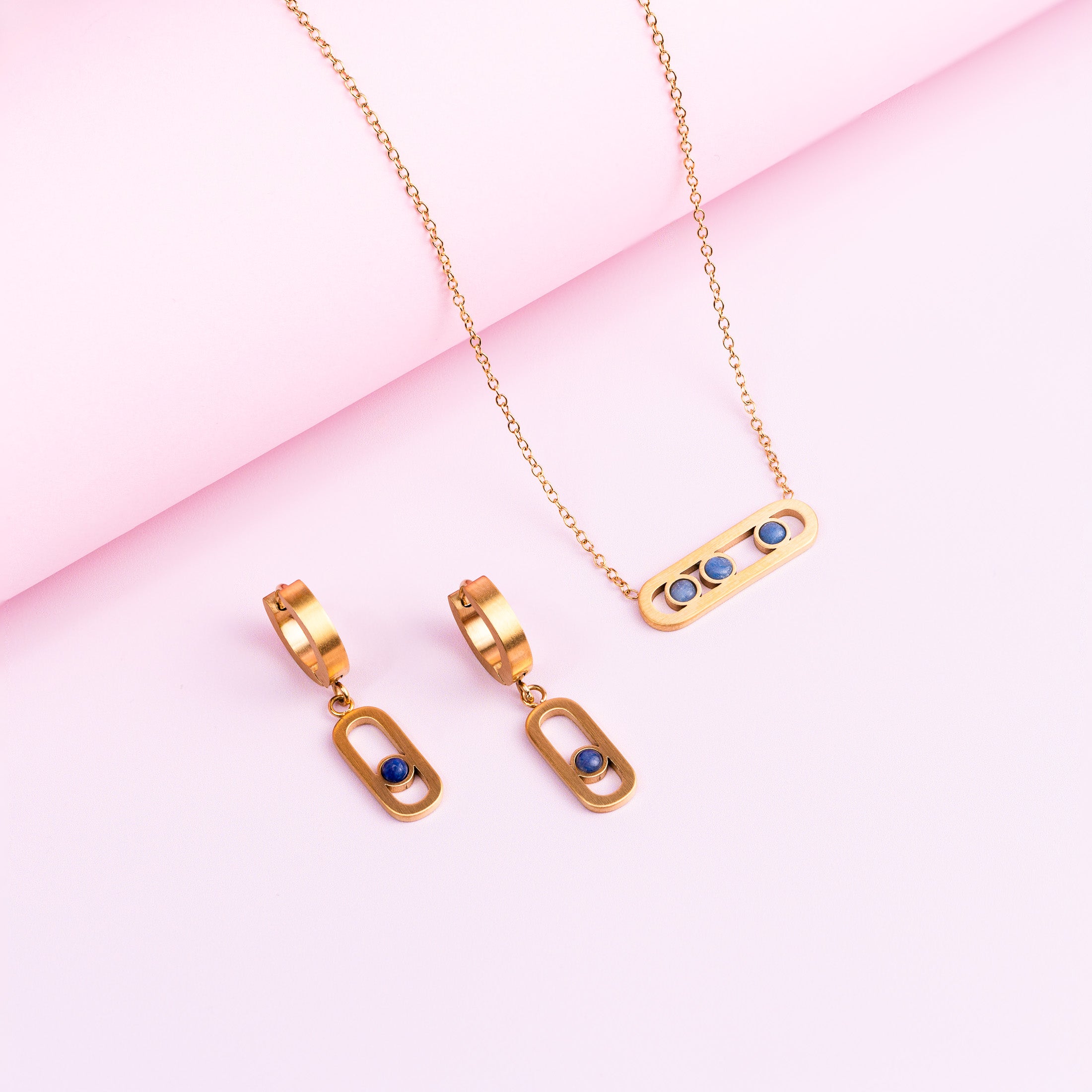 Necklace and earrings with blue aventurine stone