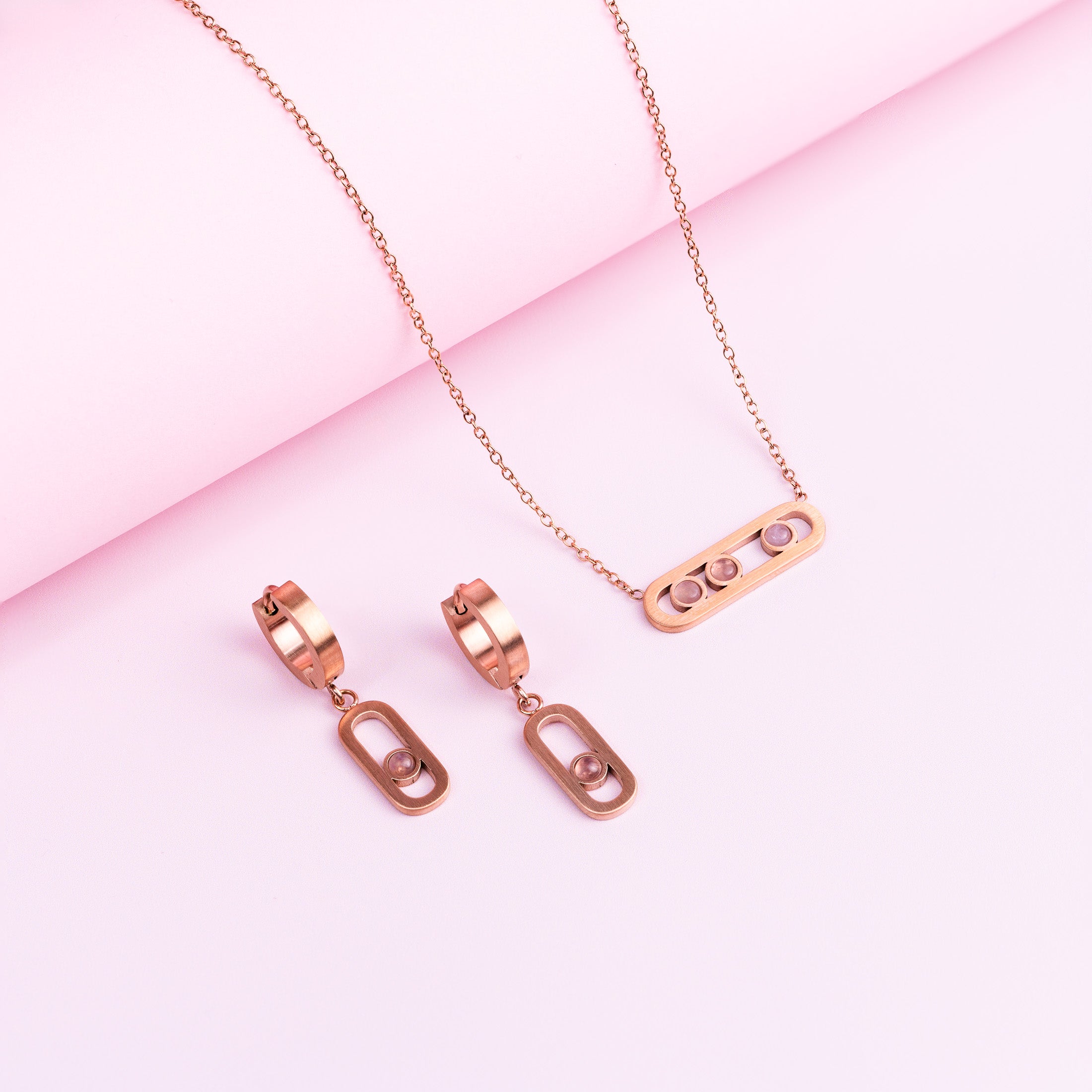 Halsketting en oorbellen in rose goud met paarse amethist