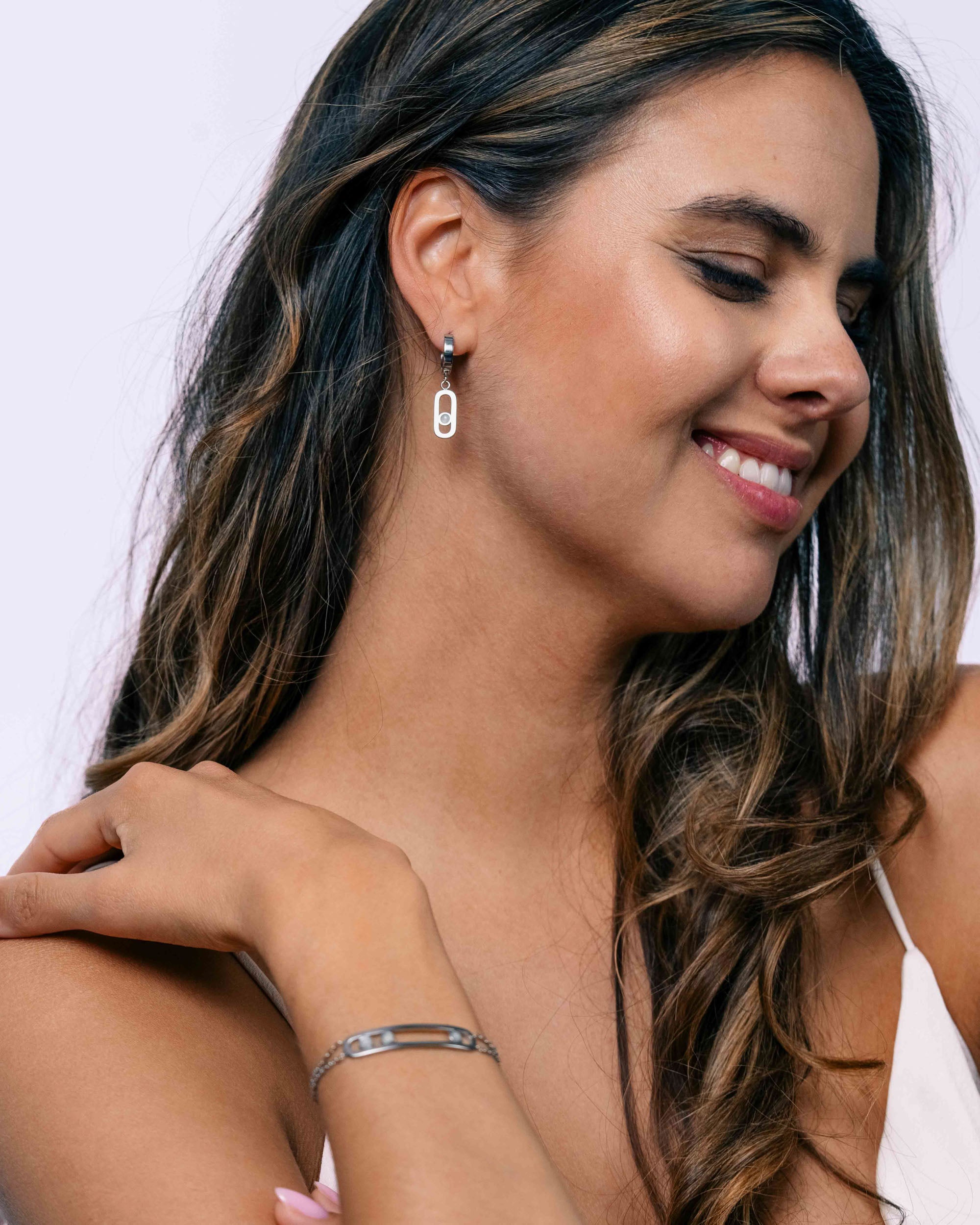 Bracelet and earrings with white selenite stone