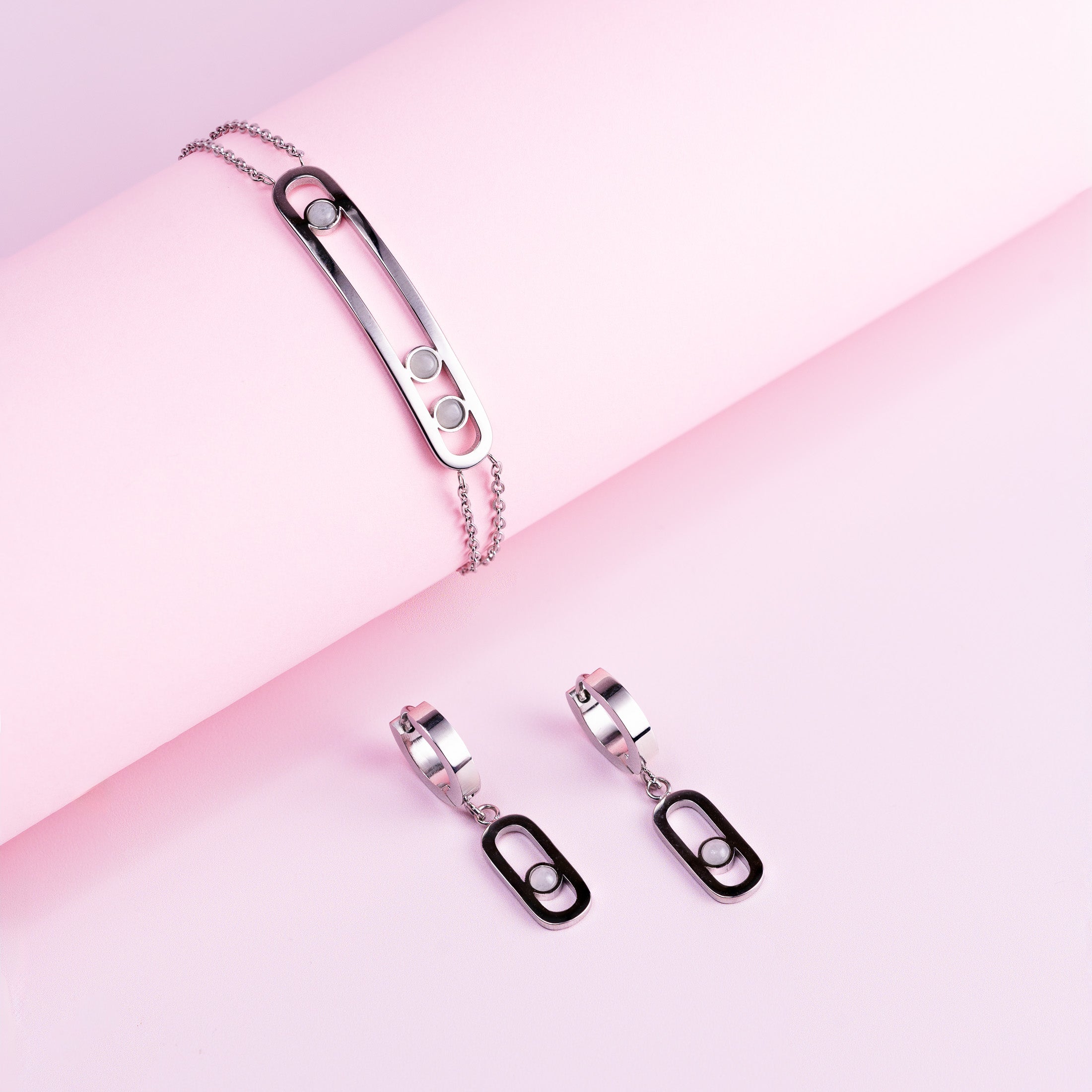 Bracelet and earrings with white selenite stone