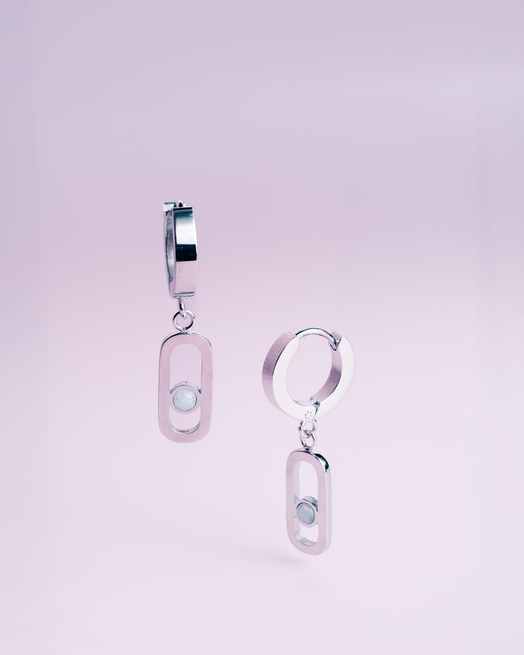 Set of 3 jewels with silver finish and white selenite stone