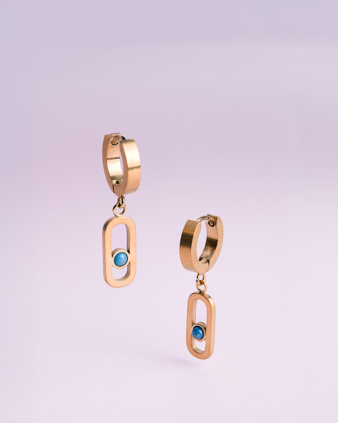 Set of 3 jewels with gold finish and blue aventurine stone