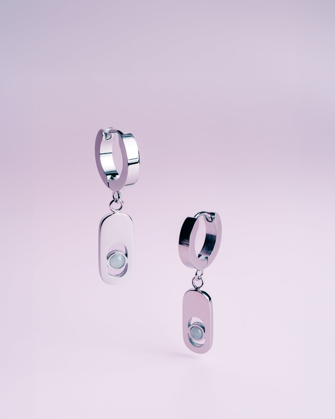 Set of 3 jewels with silver finish and white selenite stone