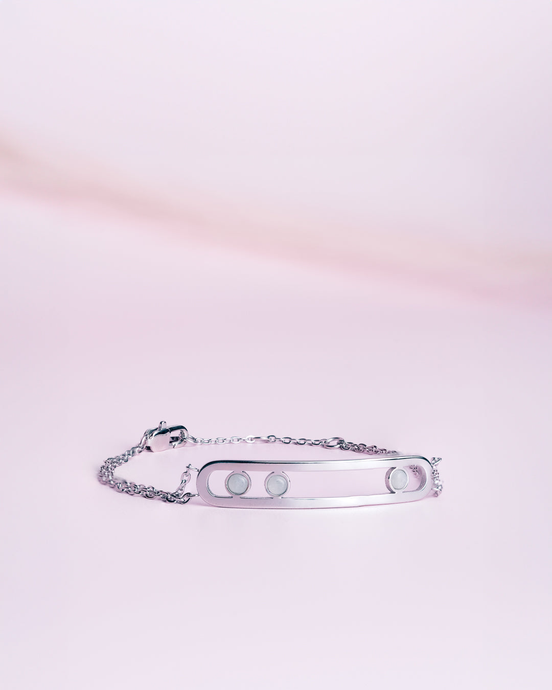 Bracelet and earrings with white selenite stone
